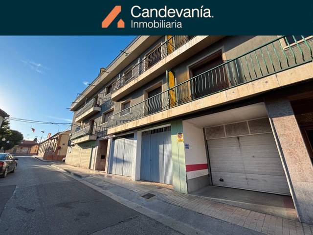 Garaje en Alquiler en Calle Constitución en Zuera