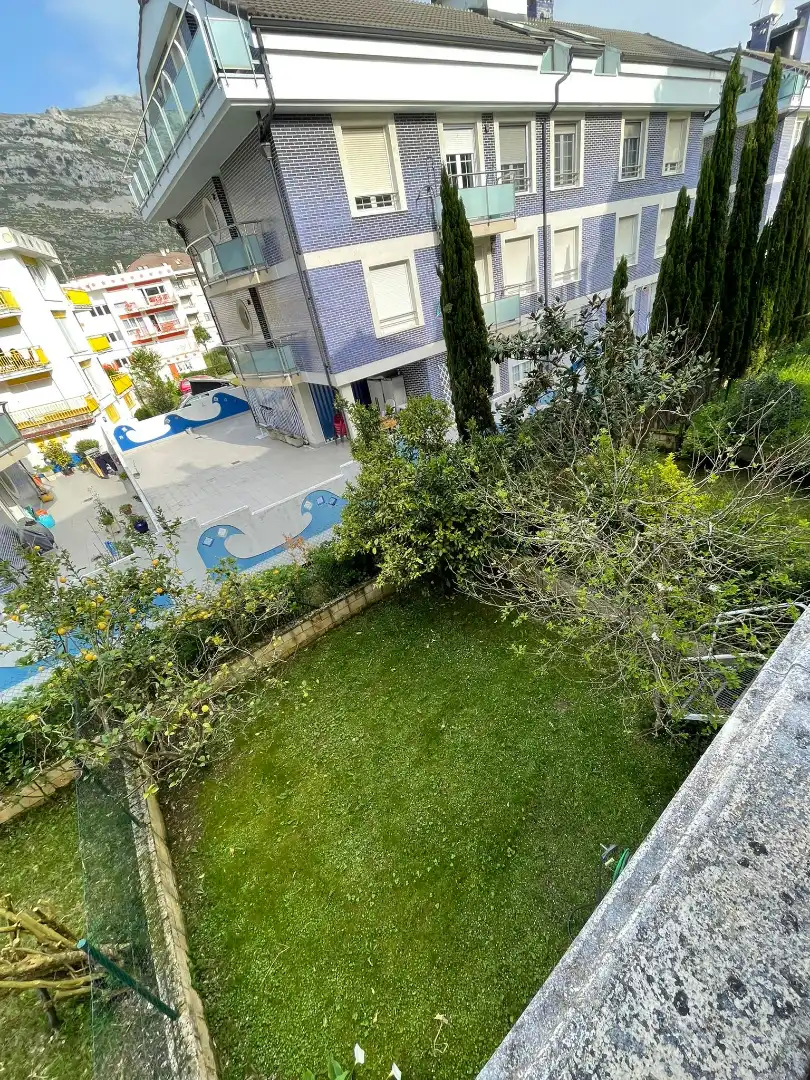 Garten von Einfamilien-Reihenhaus zum Verkauf in Castro-Urdiales mit Heizung, Privatgarten und Parkett