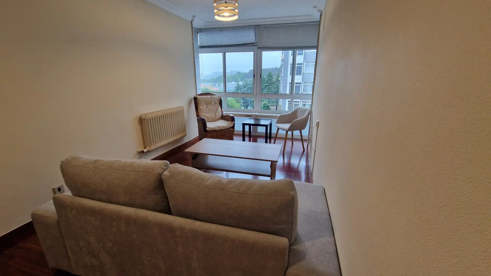 Living room of Duplexes for rent in Santiago de Compostela   with Heating, Parquet flooring and Oven