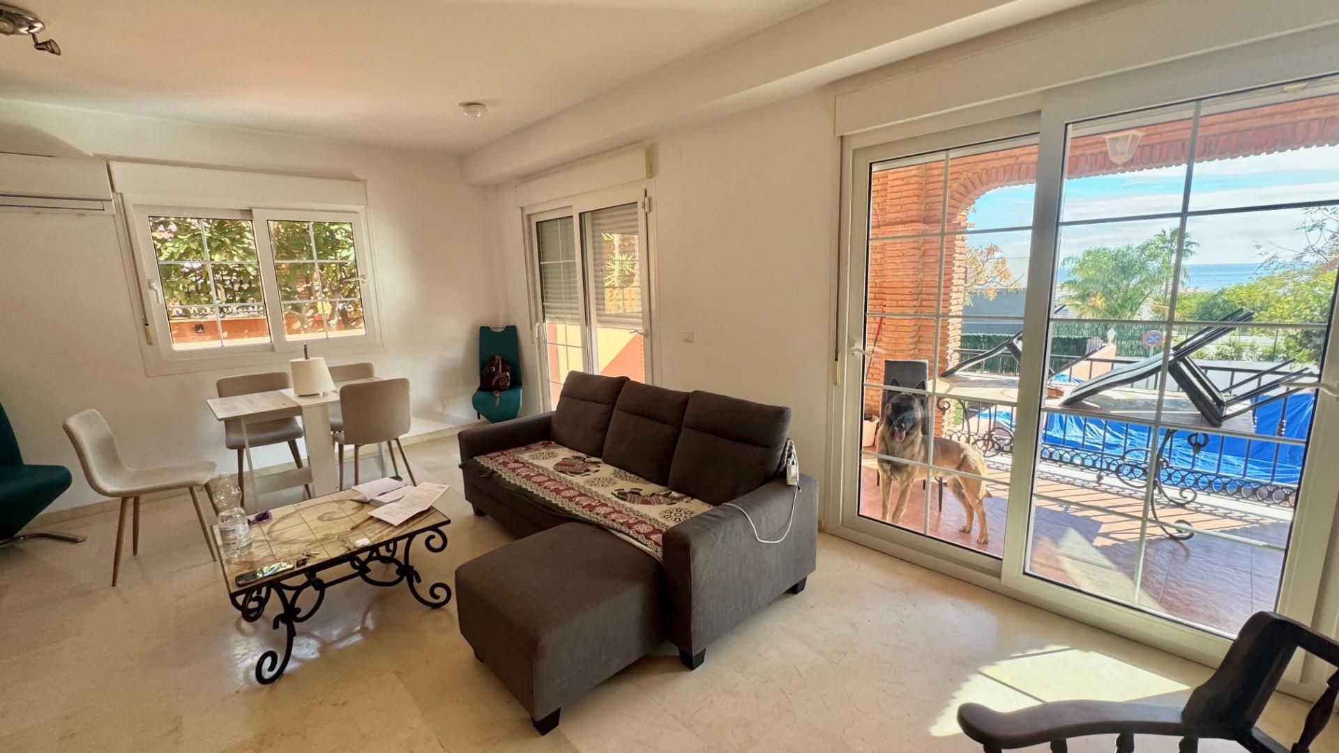 Sala d'estar de Casa o xalet en venda en Benalmádena amb Aire condicionat, Calefacció i Jardí privat