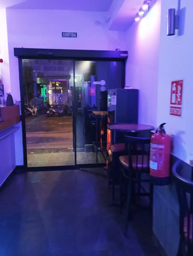 Local comercial en traspàs a Carrer de Casanova 210, imagen 4
