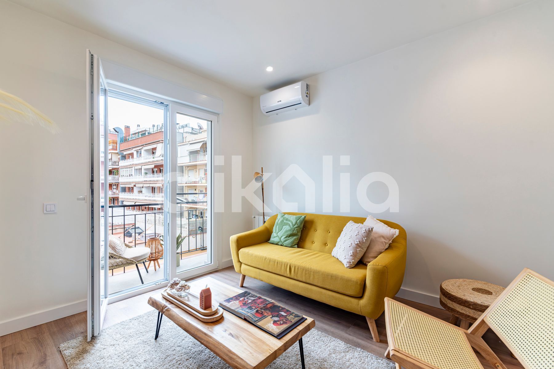 Living room of Flat for sale in  Barcelona Capital  with Air Conditioner, Heating and Terrace