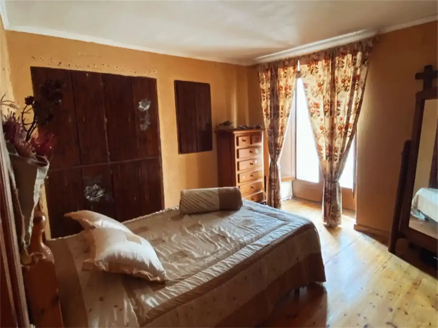 Habitación de Casa adosada en venta en Esterri d'Àneu con Parquet