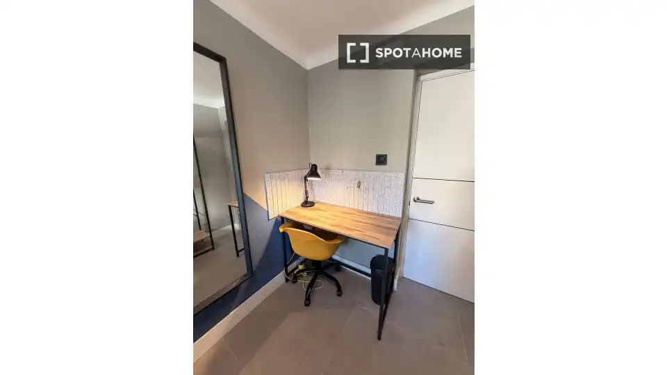 Bedroom of Flat for rent in Madrid  with Air Conditioner, Heating and Furnished