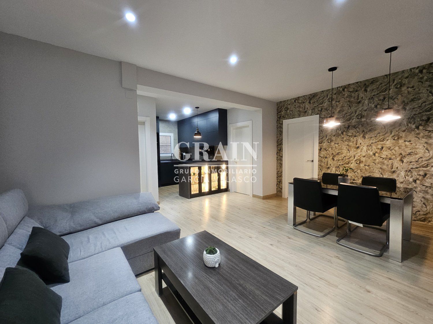 Exterior view of Apartment for sale in  Albacete Capital  with Air Conditioner, Heating and Balcony