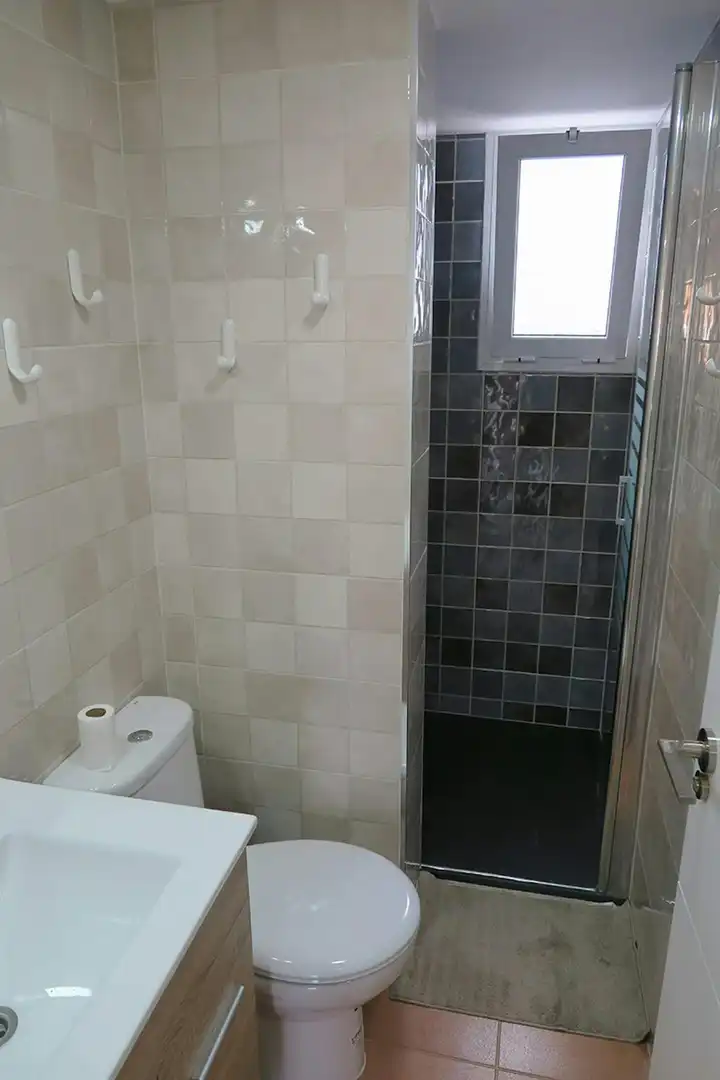 Bathroom of Flat for share in Sevilla  with Air Conditioner, Heating and Furnished