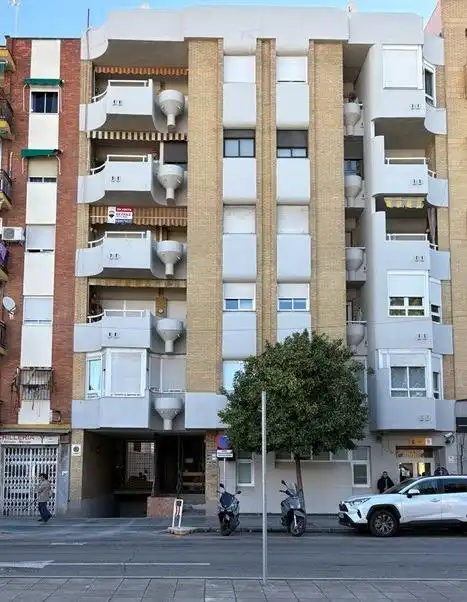 Vista exterior de Piso en venta en  Sevilla Capital con Aire acondicionado, Terraza y Balcón