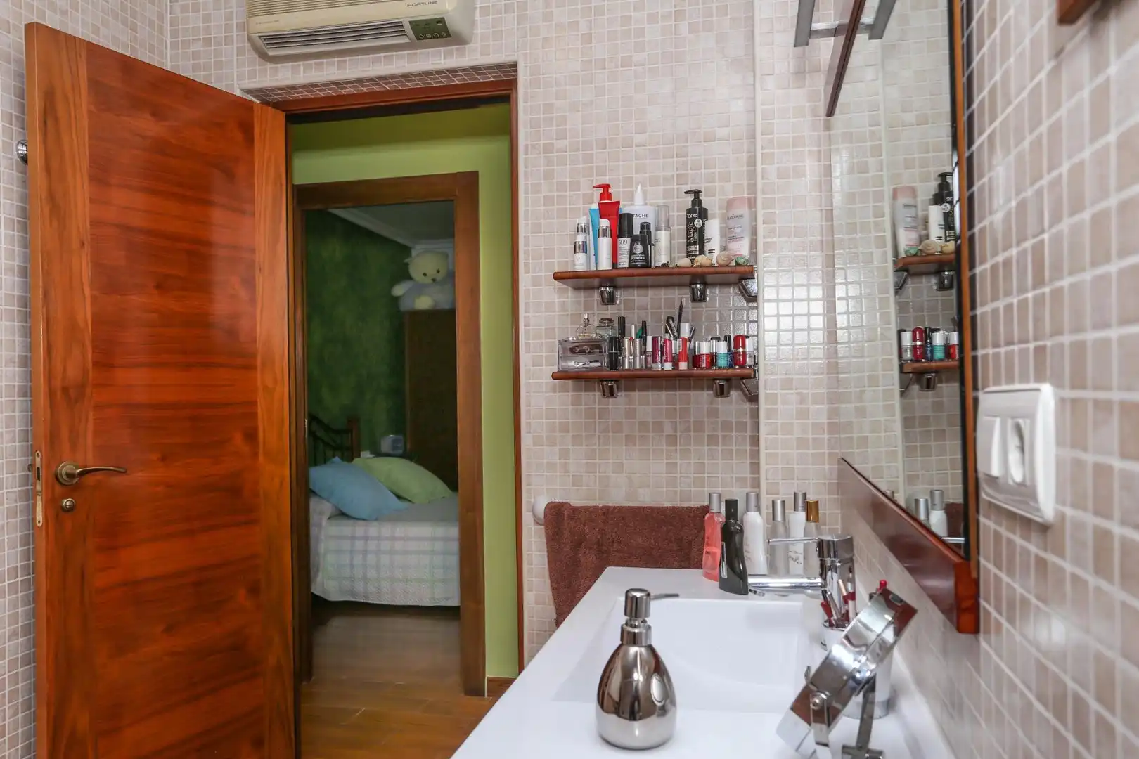 Bany de Casa o xalet en venda en Elda amb Aire condicionat, Calefacció i Jardí privat