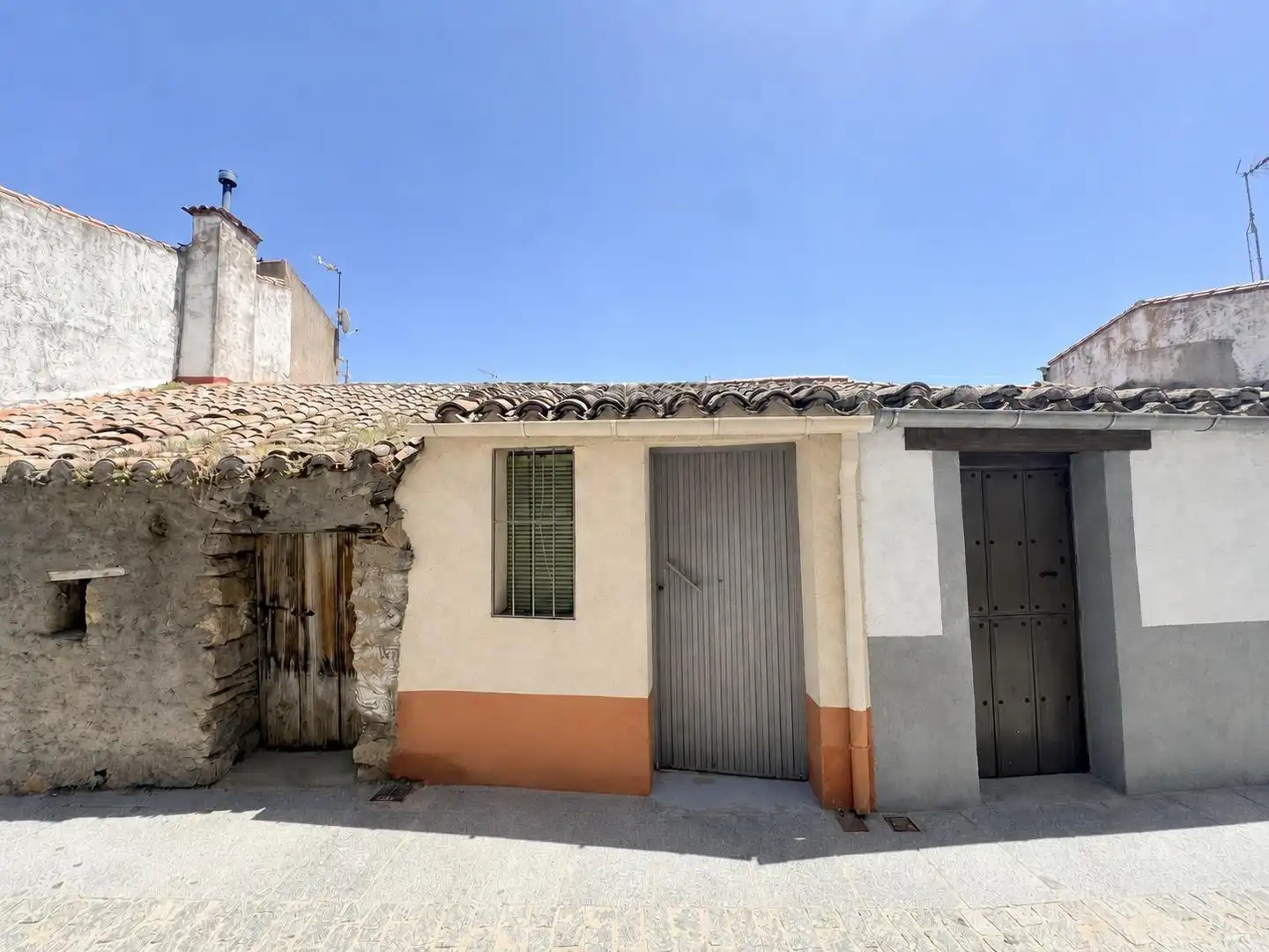 Exterior view of Houses for sale in Tornadizos de Ávila  with Heating