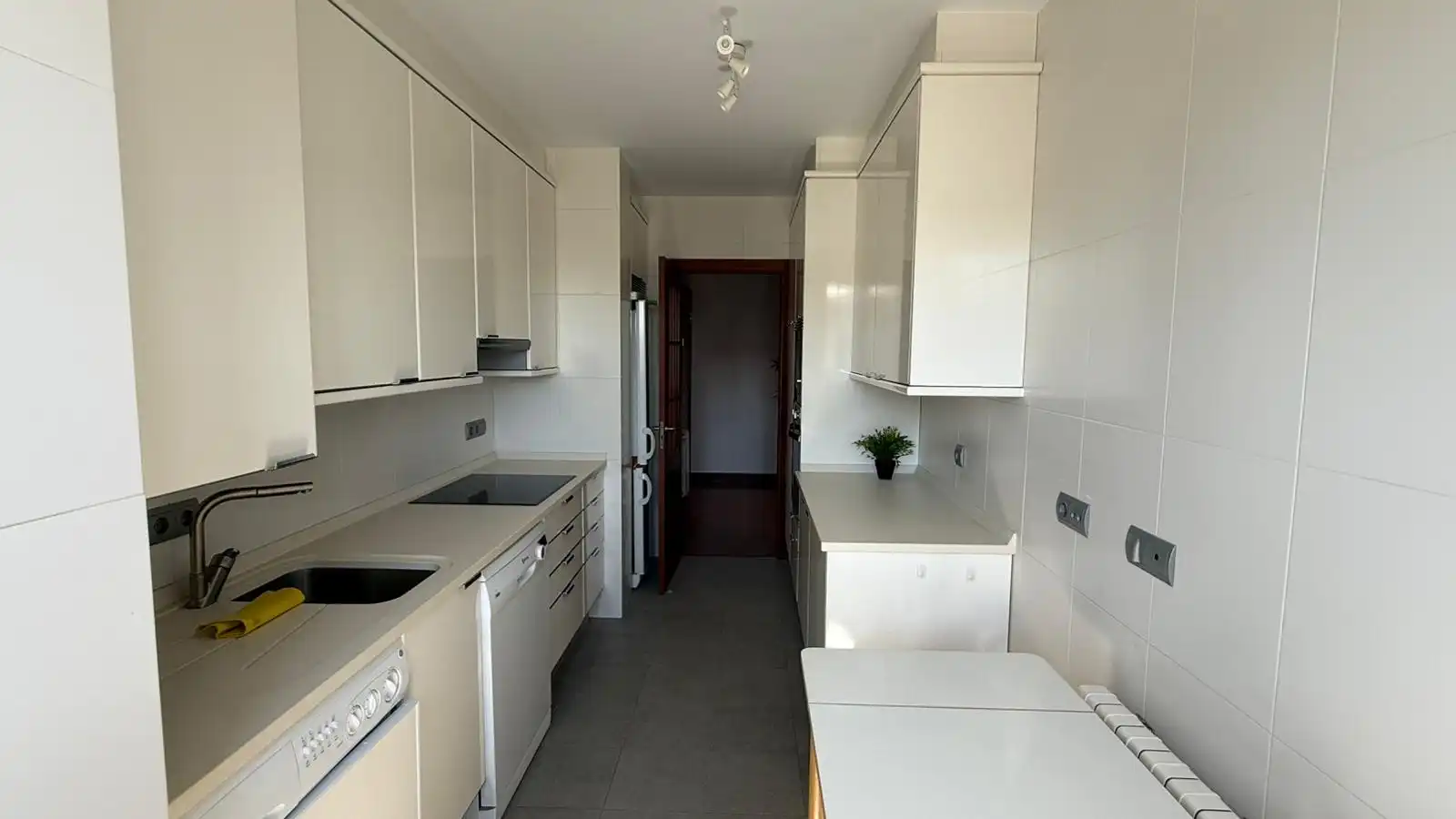 Küche von Wohnung zur Miete in Santander mit Heizung, Privatgarten und Abstellraum
