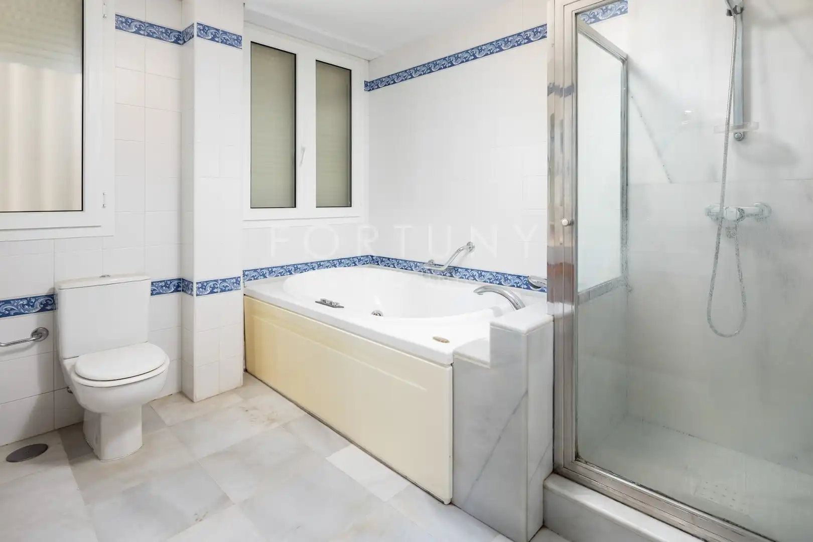 Bathroom of Flat for sale in Málaga  with Air Conditioner, Terrace and Storage room