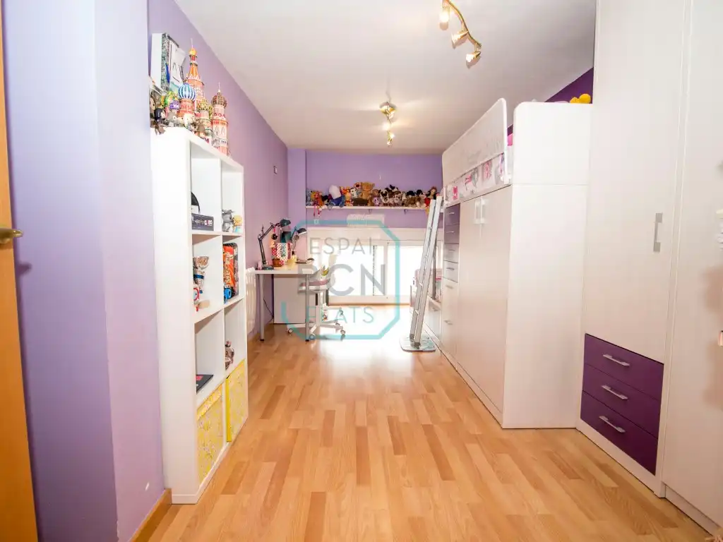 Schlafzimmer von Maisonette zum Verkauf in Barcelona