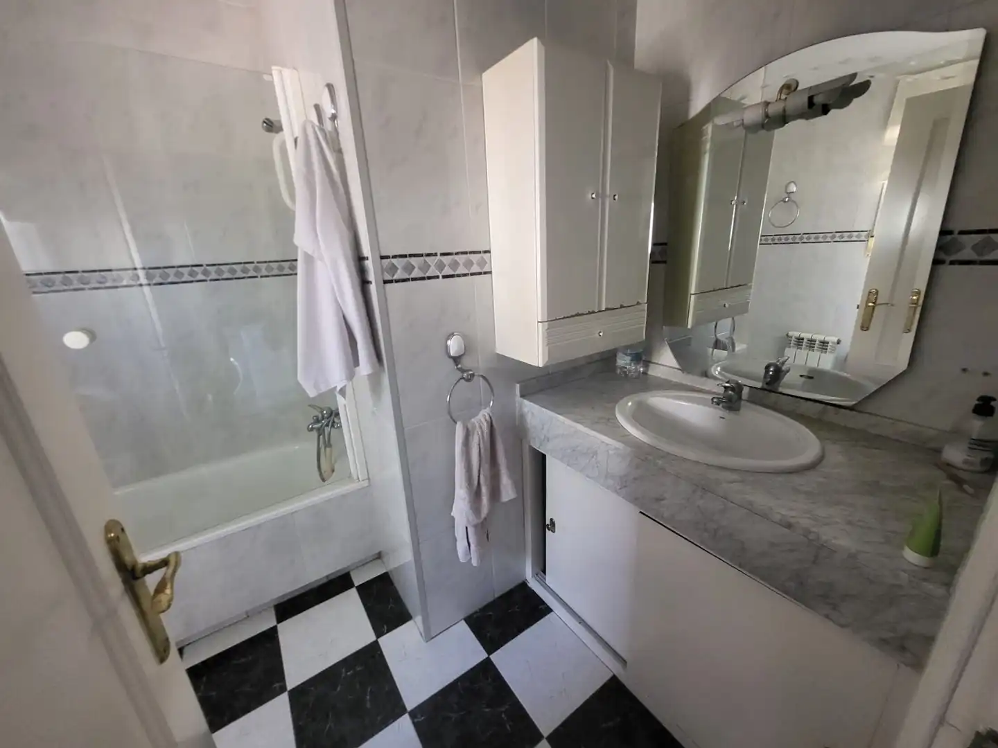 Bany de Casa o xalet en venda en Albolote amb Aire condicionat, Calefacció i Jardí privat