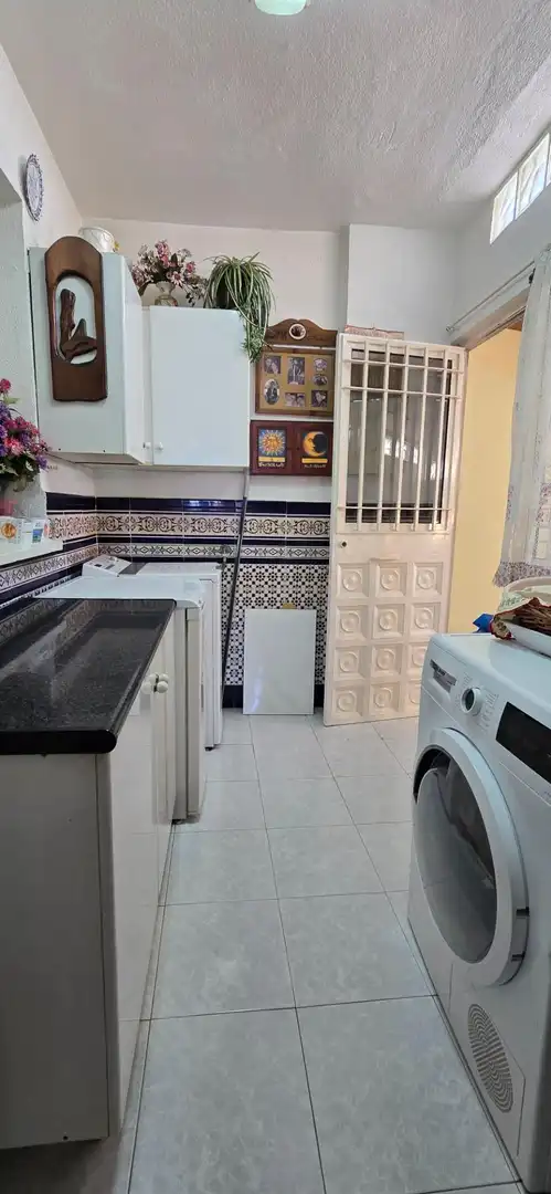 Cuina de Casa adosada en venda en Málaga amb Aire condicionat, Calefacció i Jardí privat