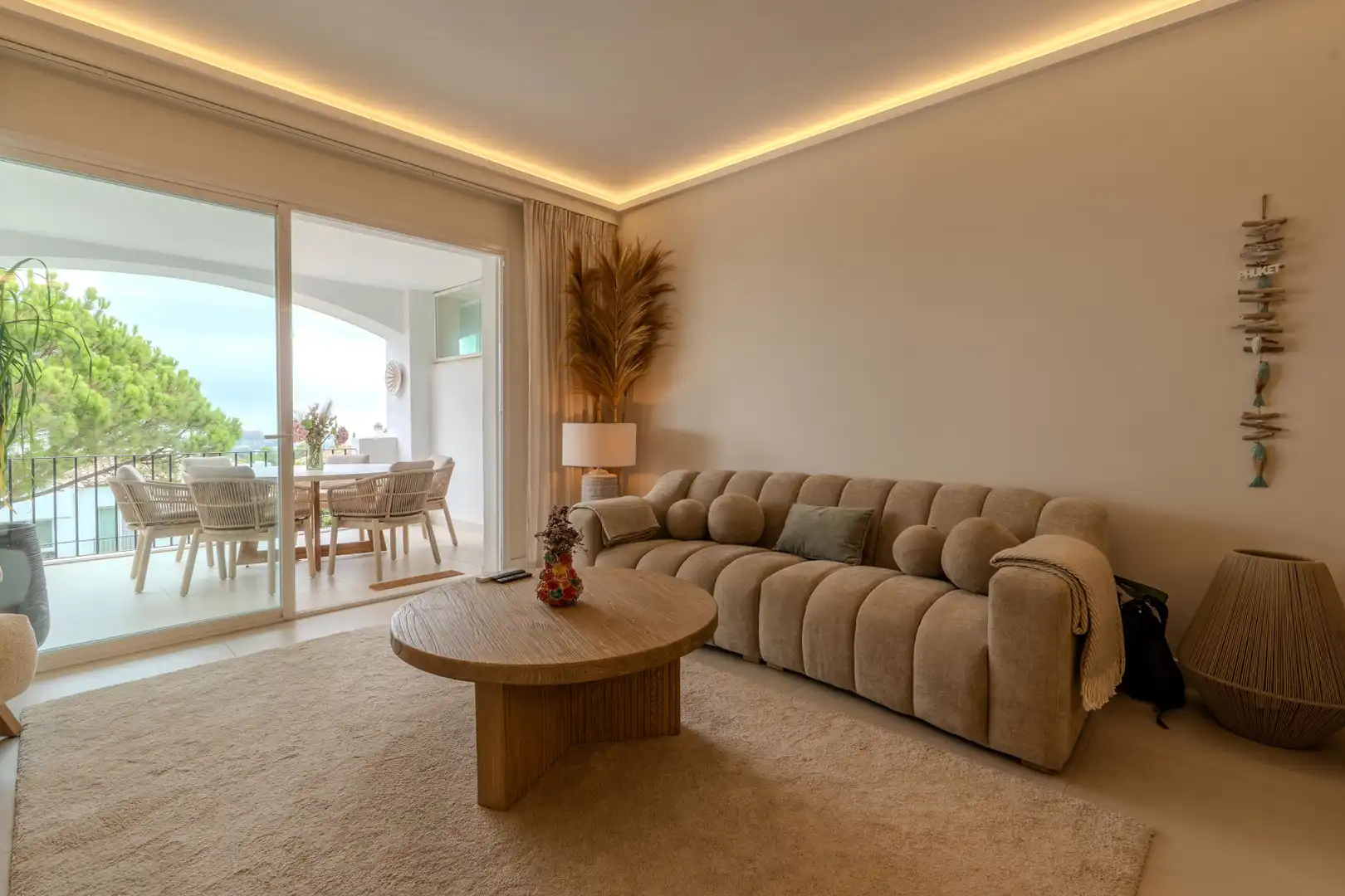 Sala de estar de Apartamento de alquiler en Benahavís con Aire acondicionado, Terraza y Piscina