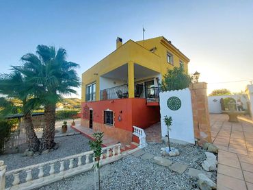 Chalet con piscina en venta en Calasparra