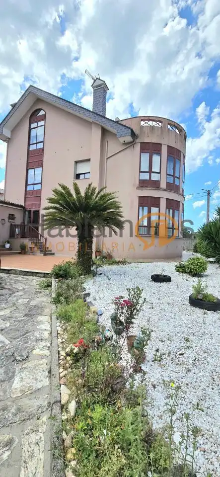 Jardín de Casa o chalet en venta en Vilagarcía de Arousa con Calefacción, Jardín privado y Terraza
