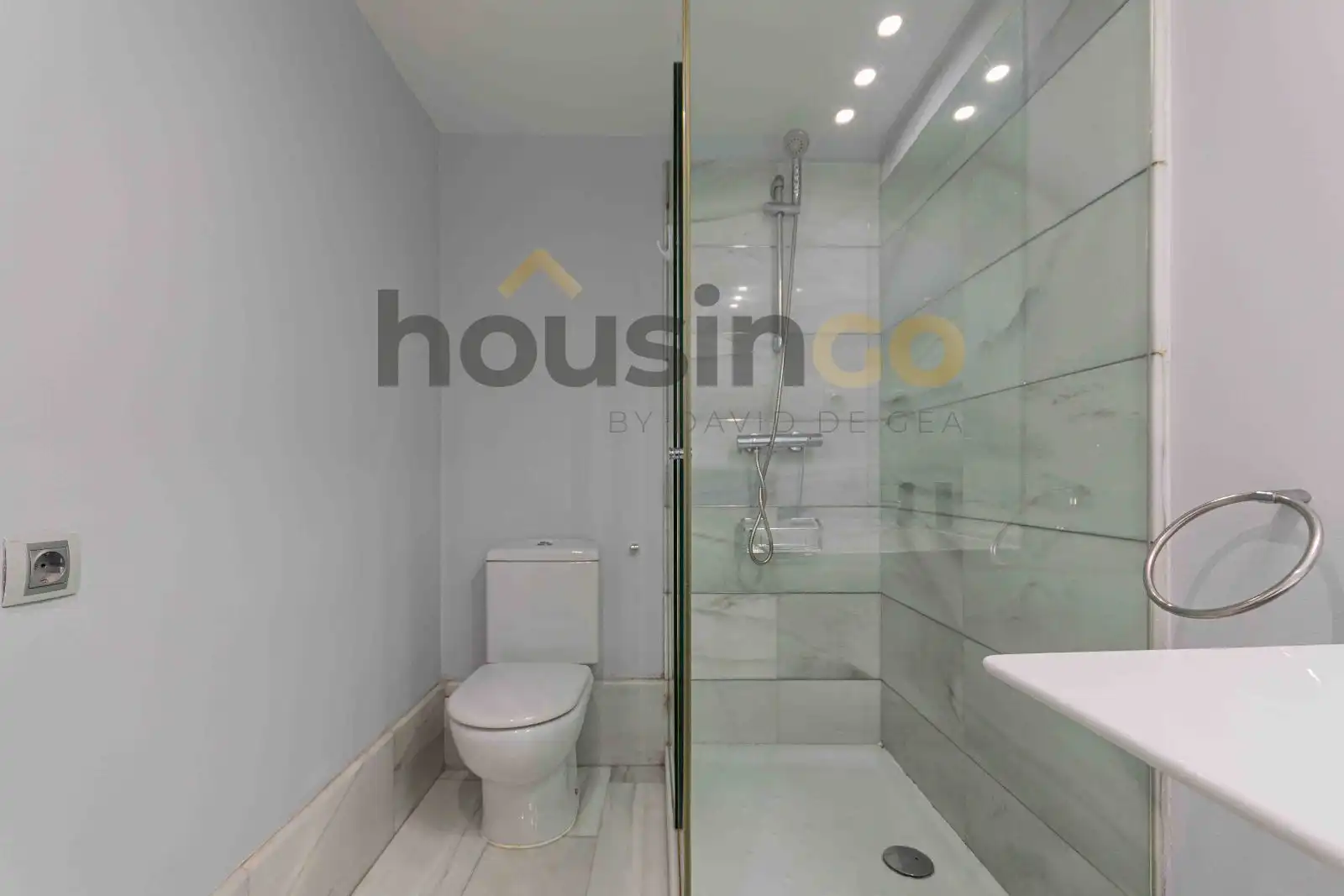 Bathroom of Study for rent in Madrid  with Air Conditioner, Heating and Furnished