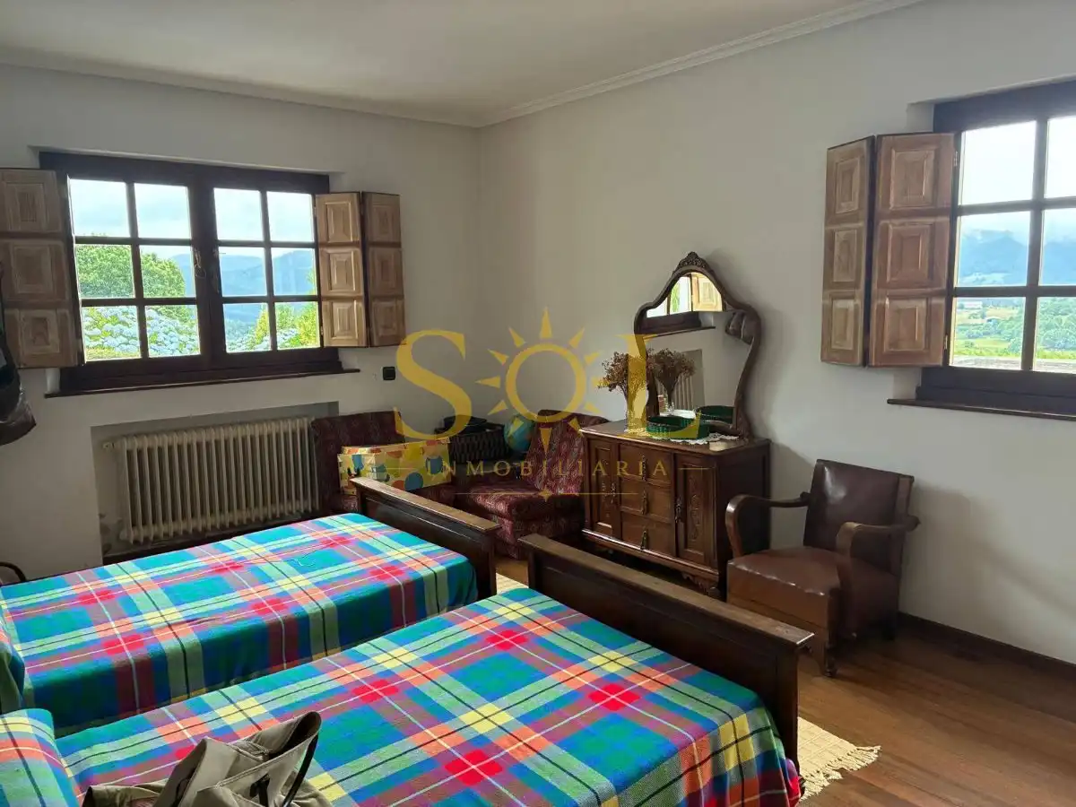 Dormitori de Casa o xalet en venda en Pravia amb Calefacció i Jardí privat