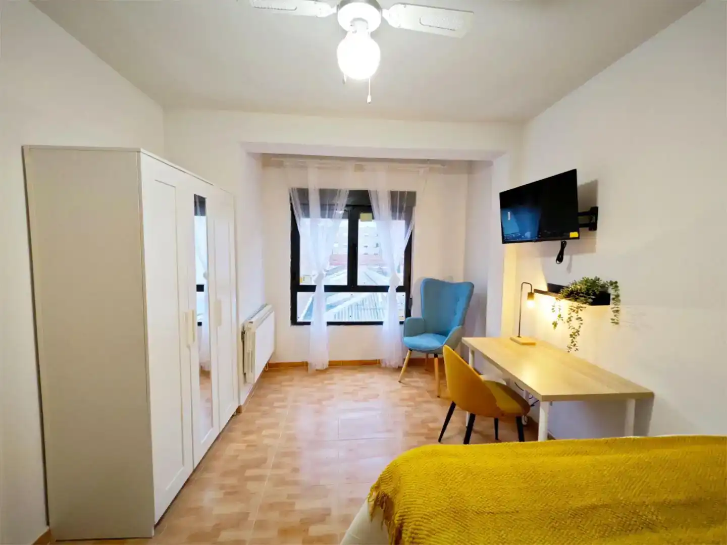 Bedroom of Flat for share in León Capital   with Storage room and Furnished