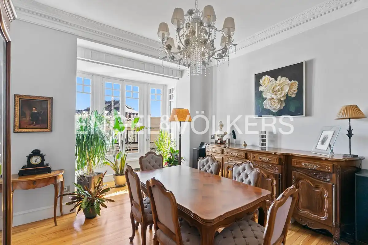Comedor de Piso en venta en León Capital  con Calefacción y Balcón