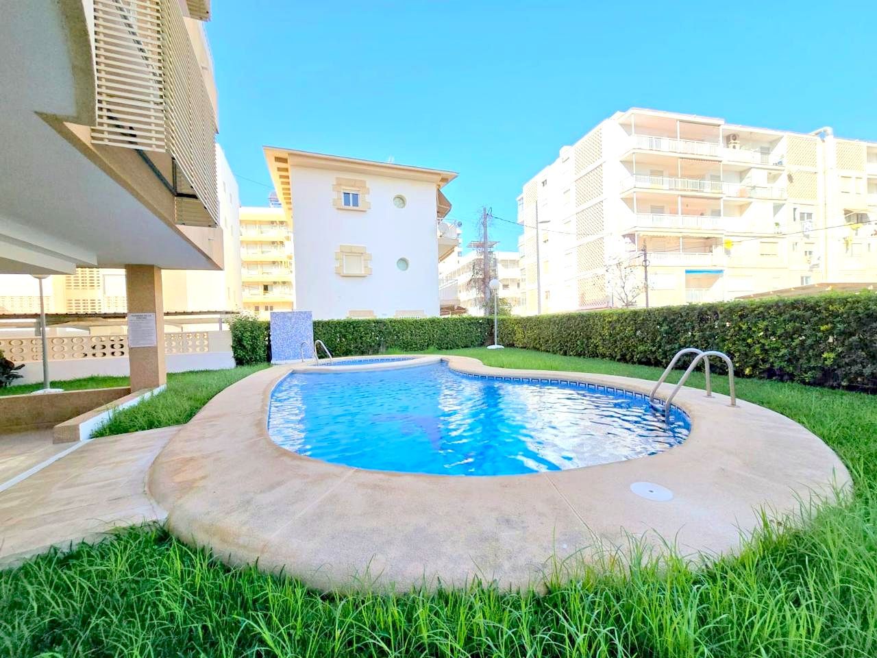 Piscina de Apartamento de alquiler en Gandia con Terraza, Amueblado y Piscina comunitaria