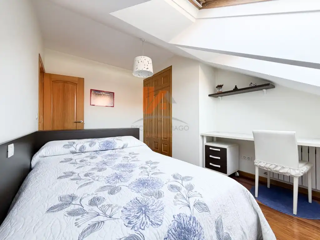 Habitación de Piso en venta en Santiago de Compostela  con Terraza, Amueblado y Horno