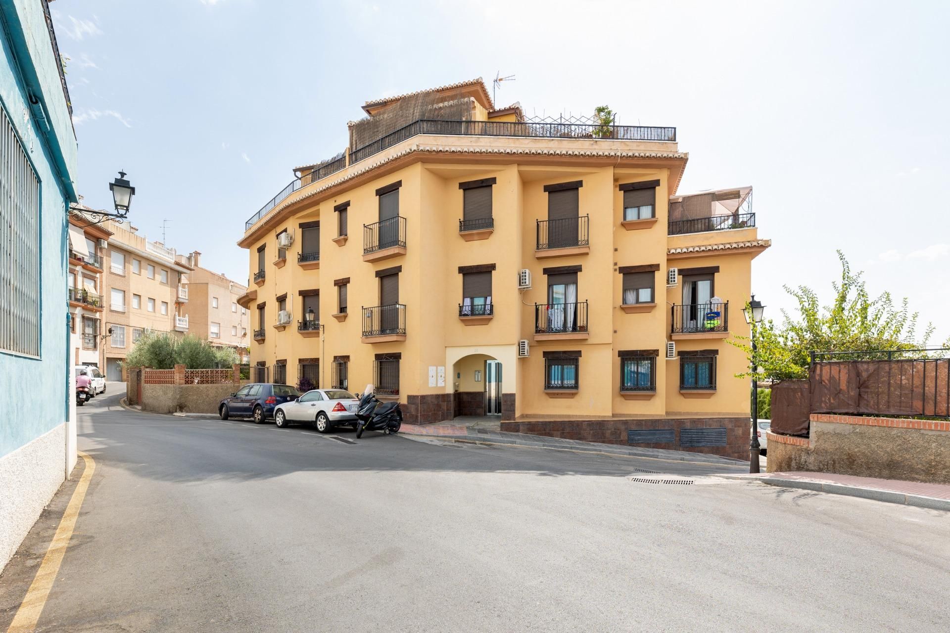 Vista exterior de Piso en venta en La Zubia con Aire acondicionado