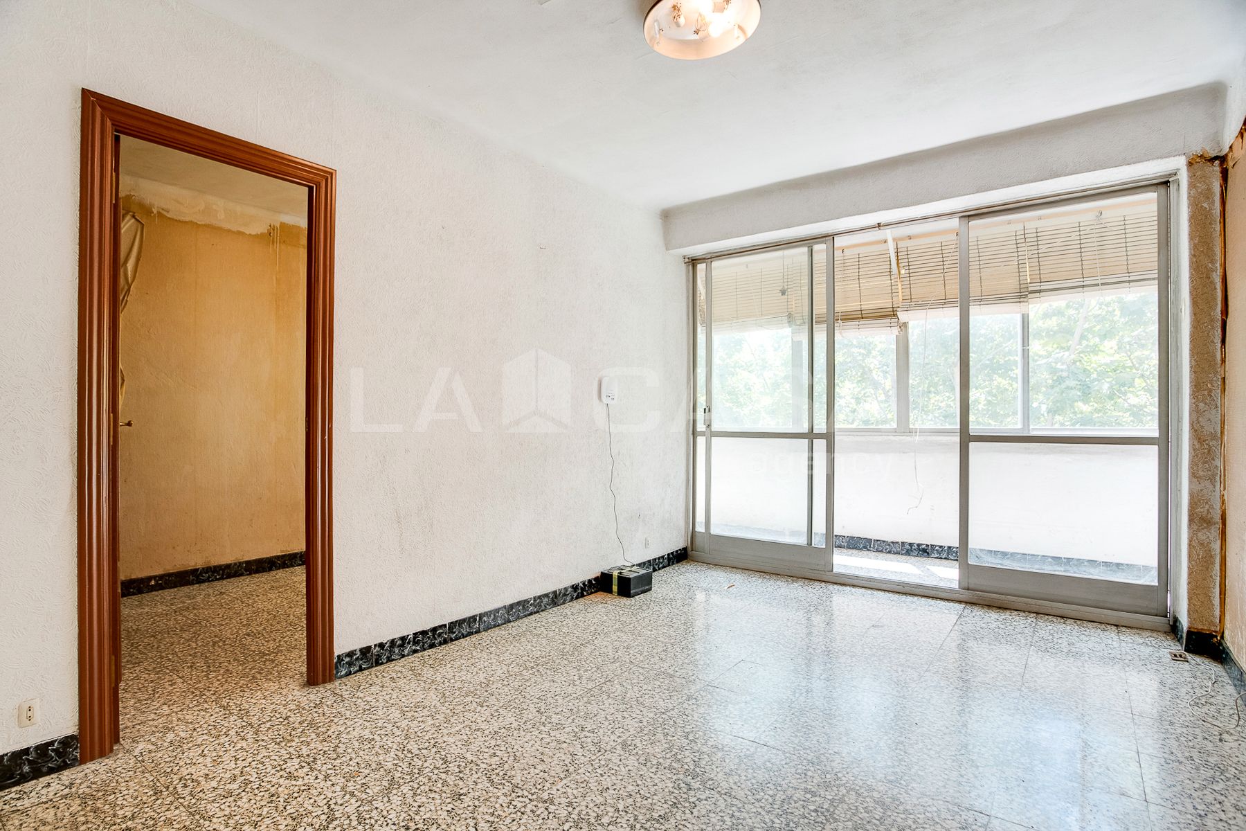 Sala de estar de Piso en venta en  Barcelona Capital con Balcón