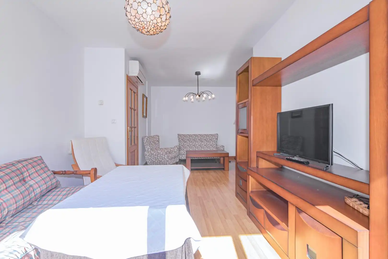 Sala d'estar de Pis en venda en Granada amb Aire condicionat, Calefacció i Traster