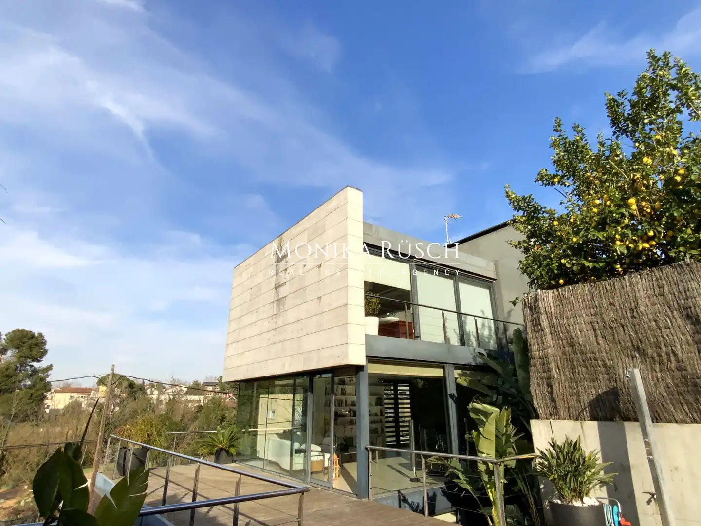 Vista exterior de Casa o xalet en venda en Sant Cugat del Vallès amb Aire condicionat, Calefacció i Jardí privat