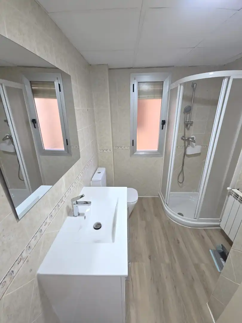 Badezimmer von Wohnung zur Miete in Cáceres mit Klimaanlage, Heizung und Möbliert
