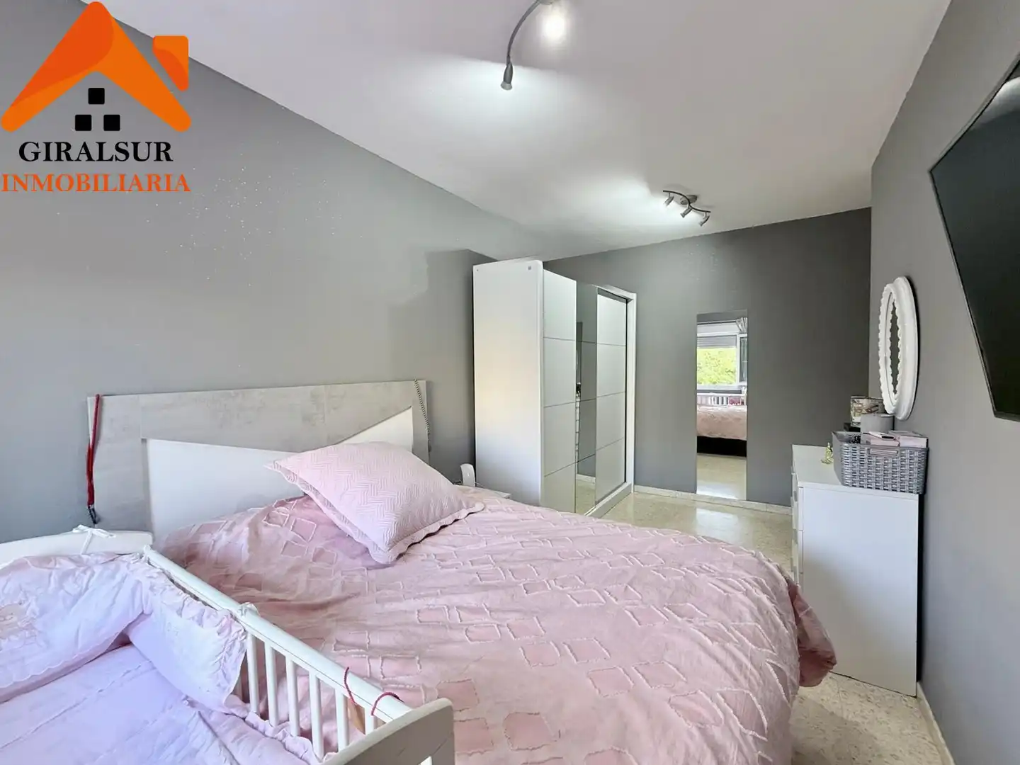 Bedroom of Flat for sale in Sevilla  with Air Conditioner, Terrace and Storage room