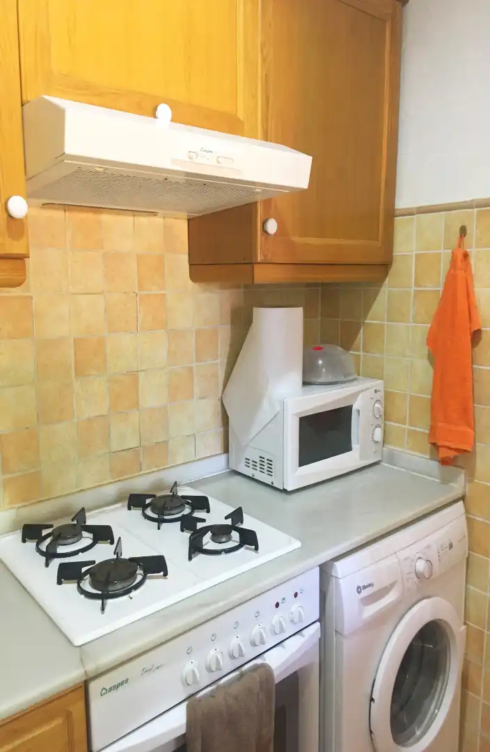 Cuina de Casa adosada en venda en San Agustín amb Calefacció, Jardí privat i Moblat