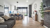 Sala d'estar de Casa o xalet en venda en Terrassa amb Aire condicionat, Calefacció i Terrassa