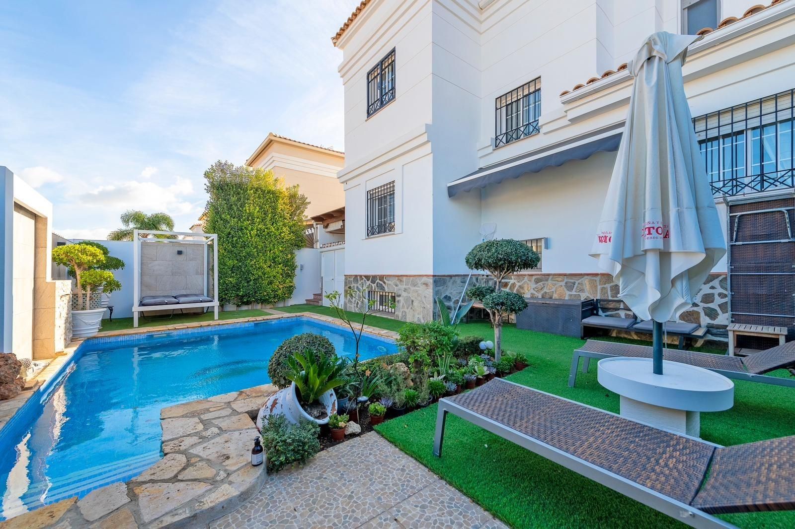 Piscina de Casa o chalet en venta en Alhaurín de la Torre con Aire acondicionado, Calefacción y Jardín privado