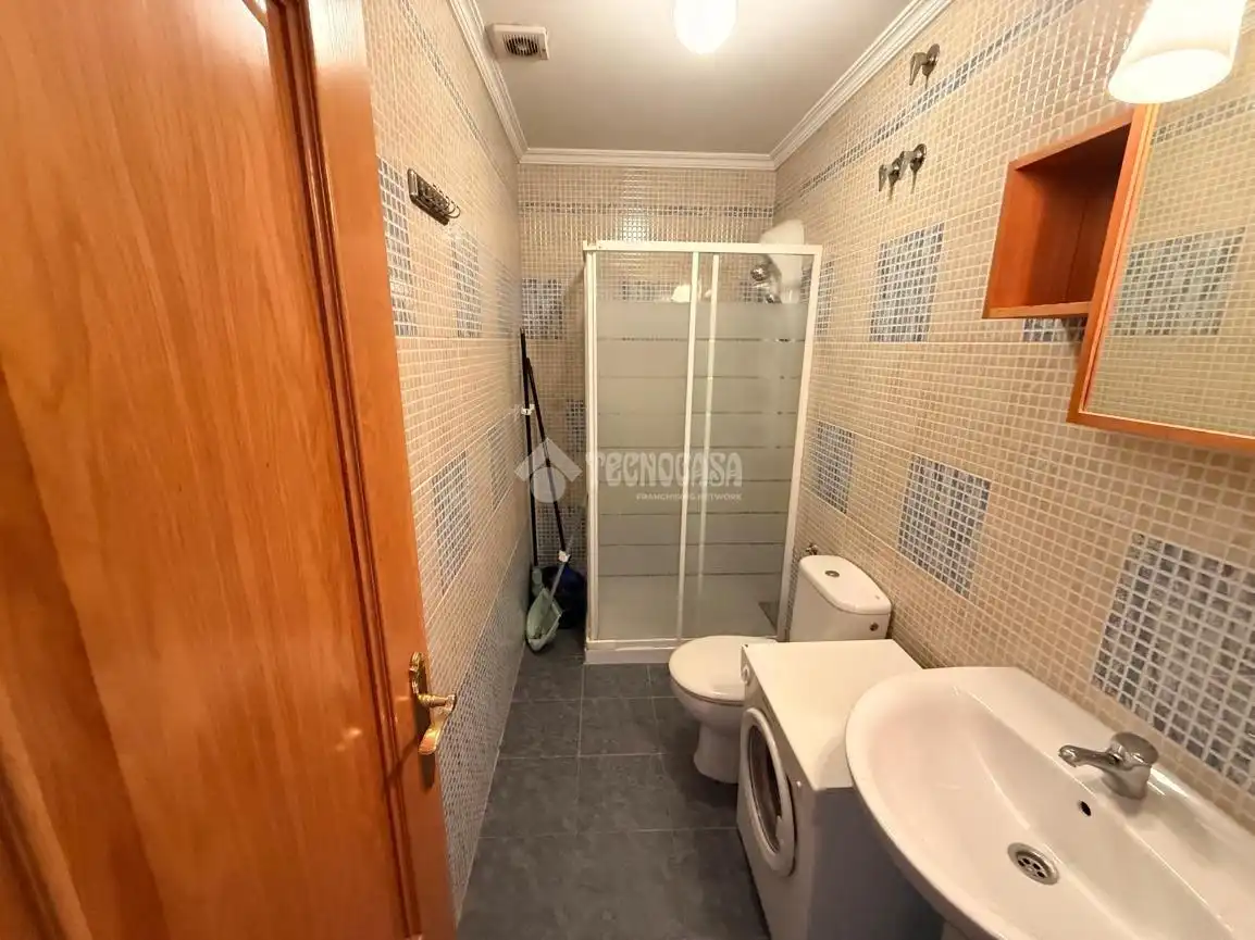 Bathroom of Study for sale in Madrid  with Air Conditioner, Alarm and Home automation