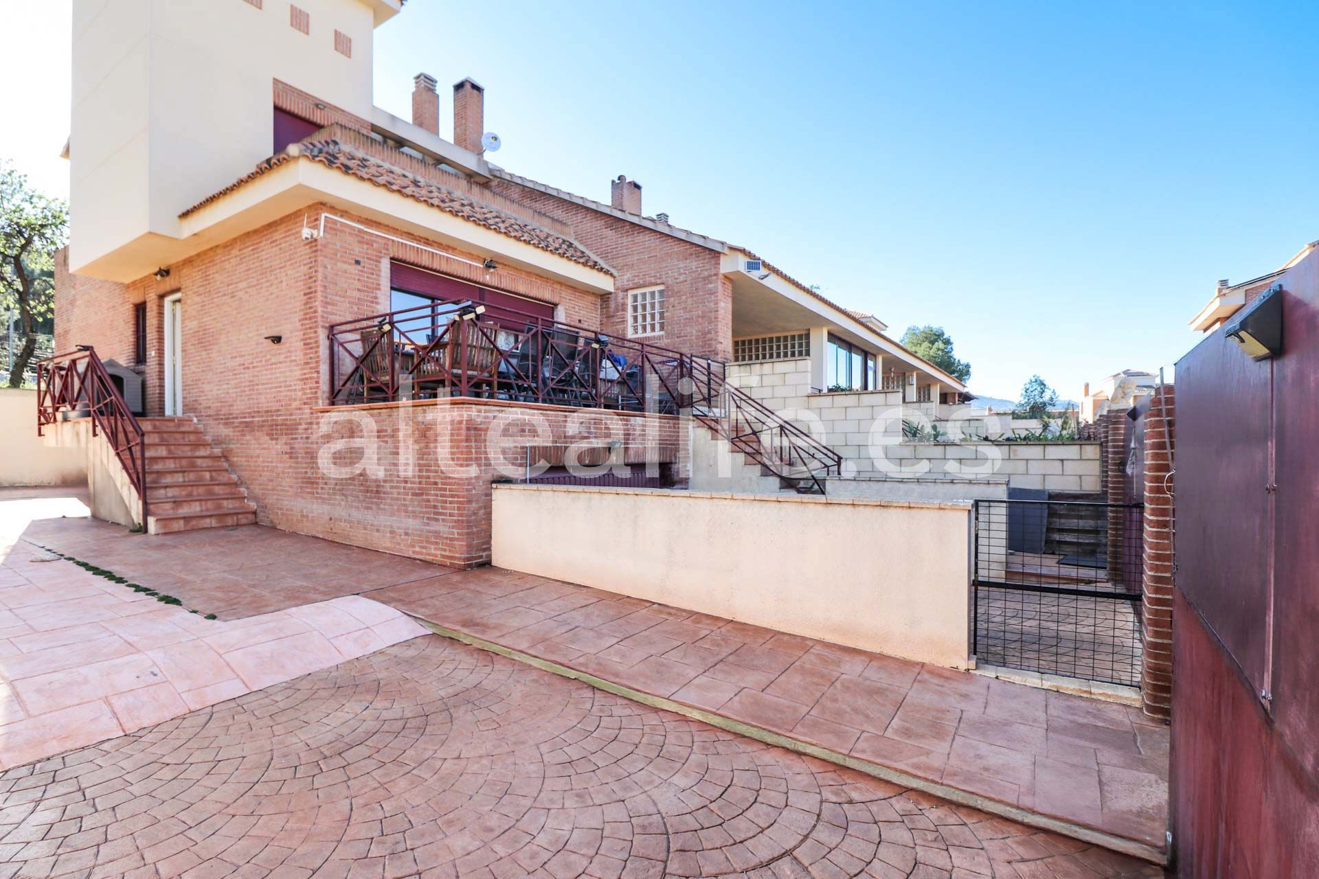 Exterior view of Single-family semi-detached for sale in La Nucia  with Heating, Terrace and Community pool
