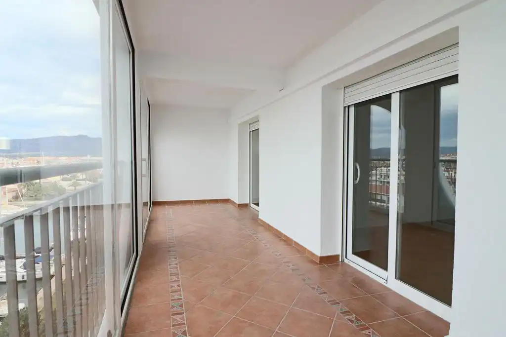 Attic for sale in Empuriabrava  with Air Conditioner