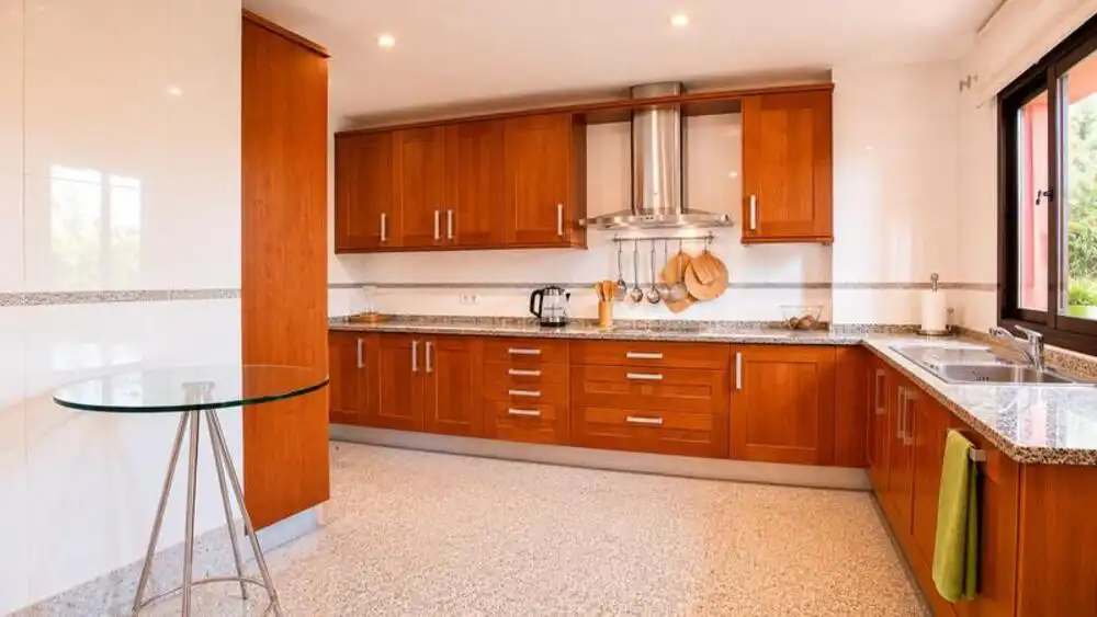 Cuina de Apartament de lloguer en Estepona amb Aire condicionat, Terrassa i Traster