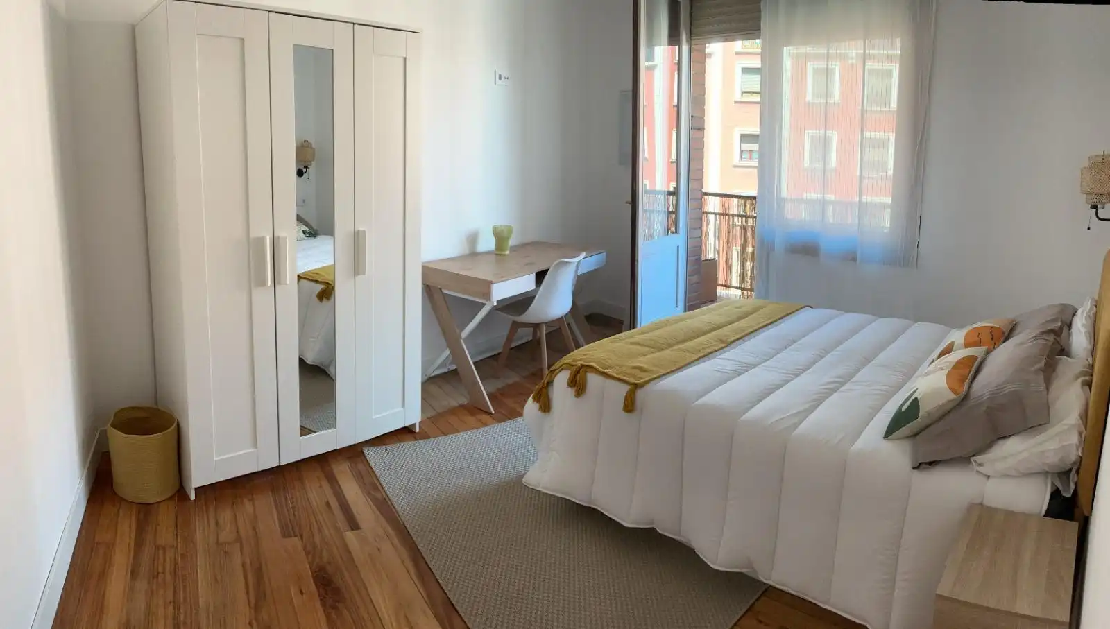 Bedroom of Flat for rent in Bilbao   with Heating, Furnished and Balcony
