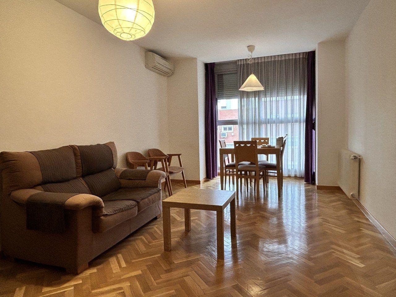 Sala d'estar de Pis de lloguer en  Madrid Capital amb Aire condicionat, Calefacció i Parquet