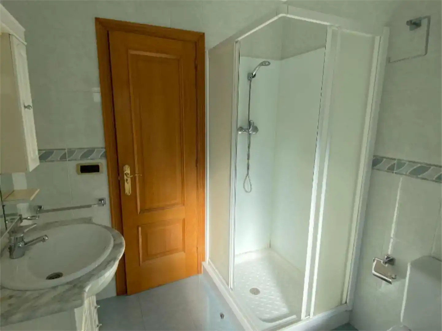 Bathroom of Flat for rent in Vigo 