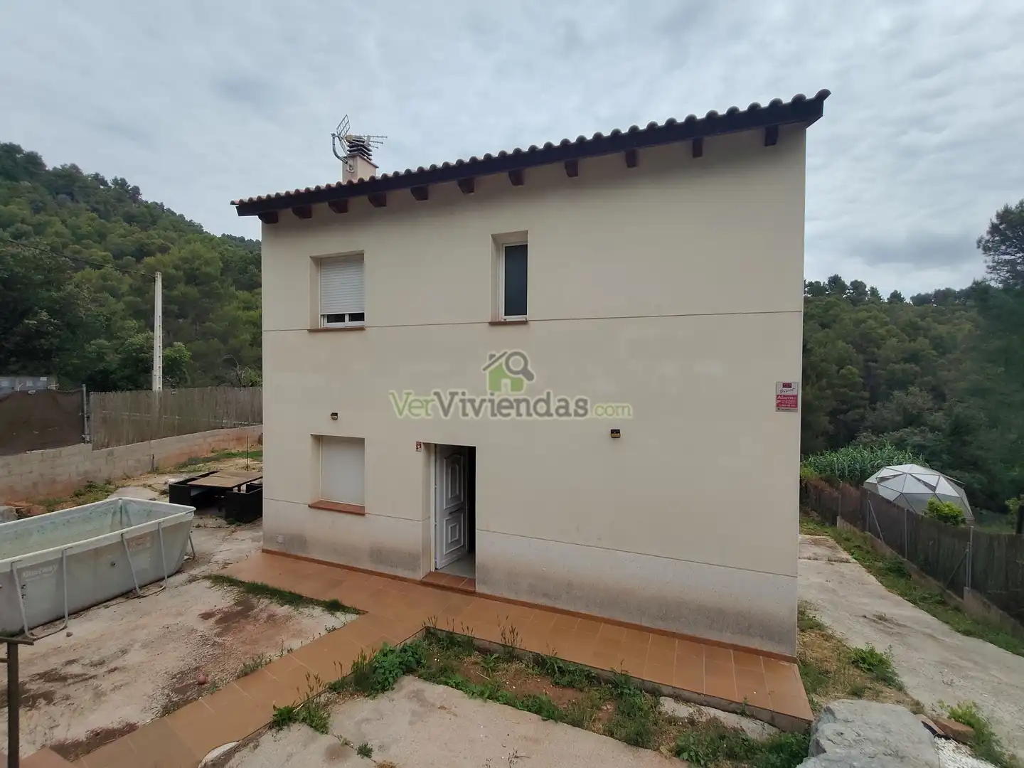 Vista exterior de Casa o chalet en venta en Corbera de Llobregat con Calefacción, Jardín privado y Parquet
