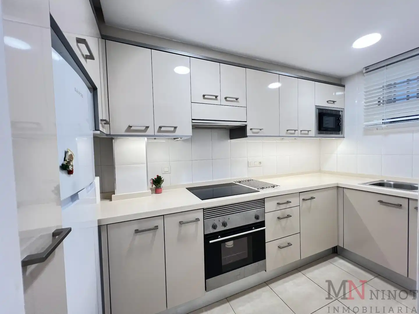 Cuina de Apartament en venda en Castellón de la Plana / Castelló de la Plana amb Aire condicionat, Calefacció i Terrassa