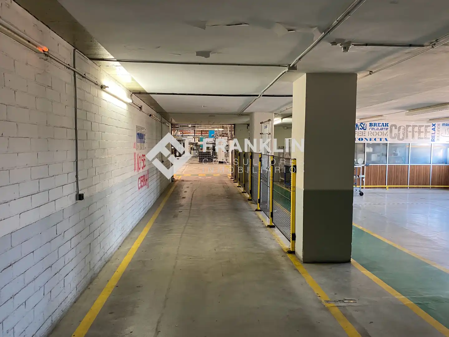 Aparcament de Nau industrial en venda en Vilanova i la Geltrú