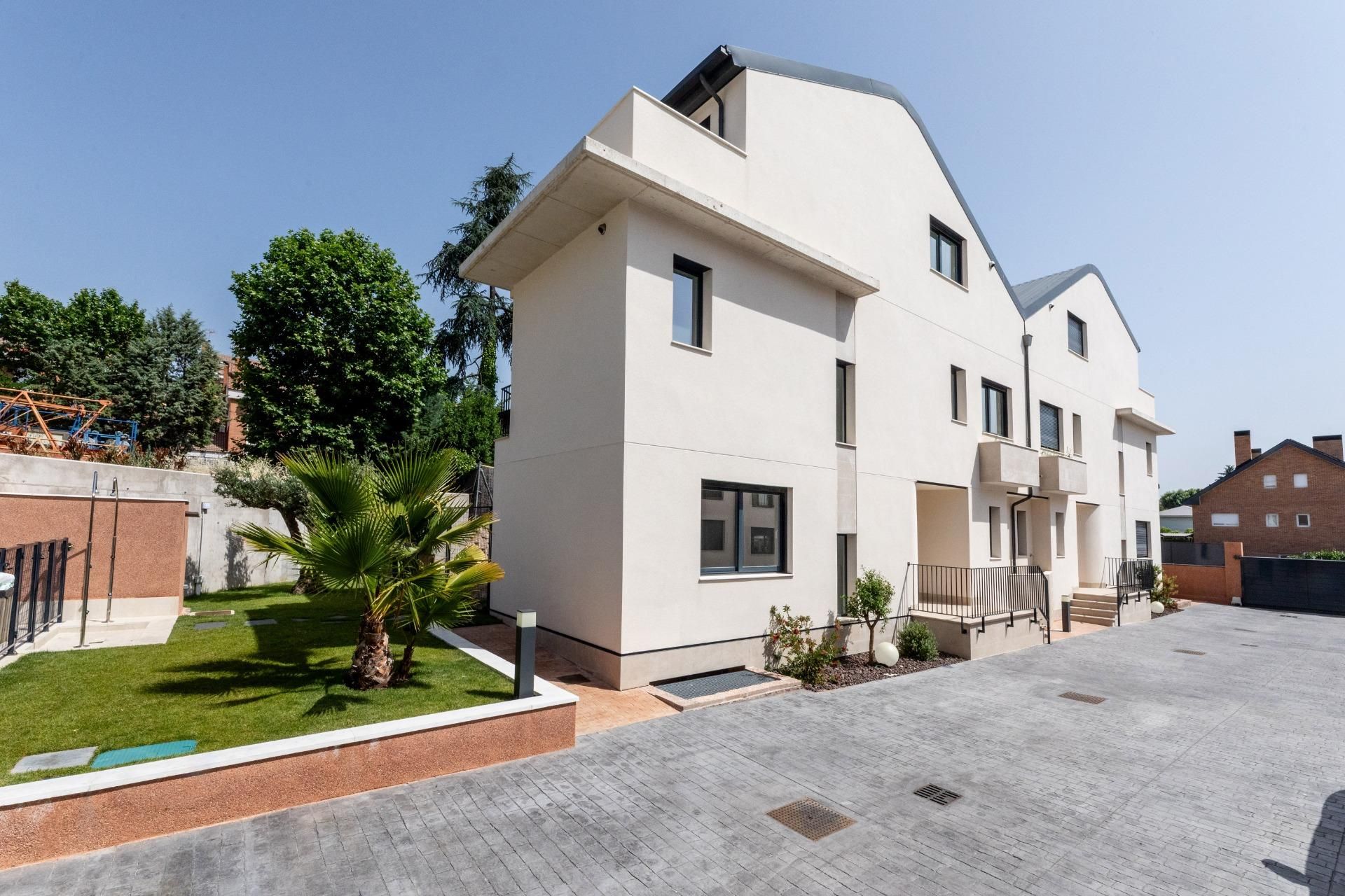 Exterior view of Single-family semi-detached for sale in Pozuelo de Alarcón  with Heating, Private garden and Terrace