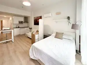 Schlafzimmer von Wohnung zur Miete in Madrid mit Klimaanlage, Heizung und Parkett
