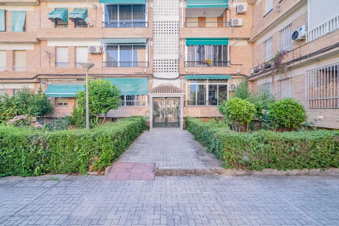Vista exterior de Pis en venda en Granada