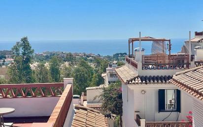 Vista exterior de Casa adosada en venda en Benalmádena amb Aire condicionat i Terrassa